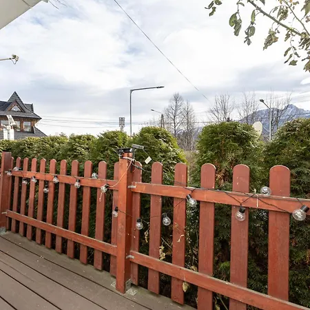 Mountain Pleasant By Bookinghost