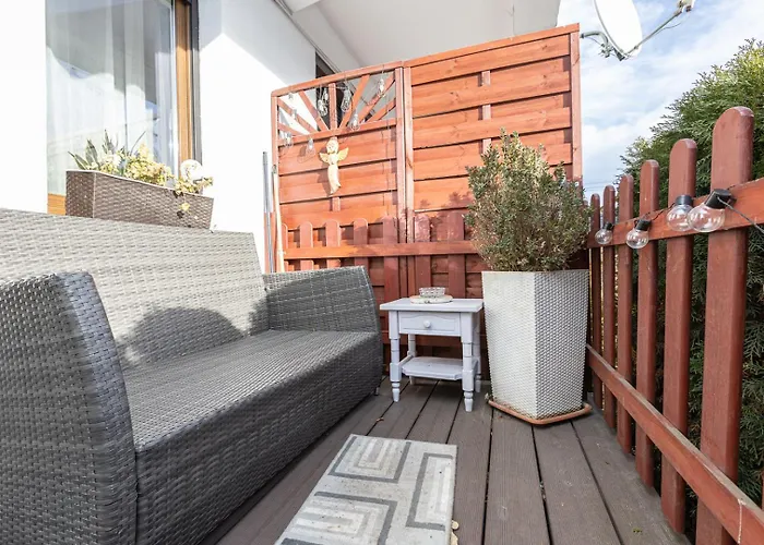 Mountain Pleasant By Bookinghost